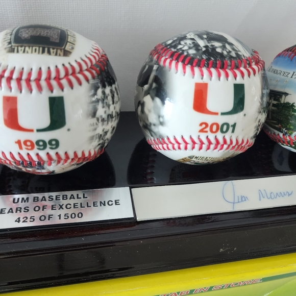 RARE UM Baseball Signed Balls 25 Years Of Excellence 425 Of 1500 Limited Edition - Picture 6 of 16